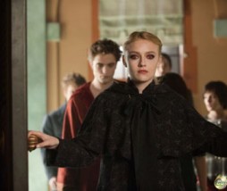 luna-nueva-fotos-y-posters-de-los-volturi-dakota-fanning