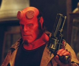 Ron Perlman pide a Del Toro un Hellboy 3