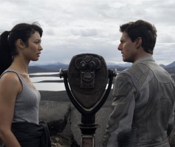 Olga Kurylenko y Tom Cruise