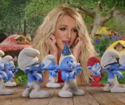 Fotograma del video de Ooh La La