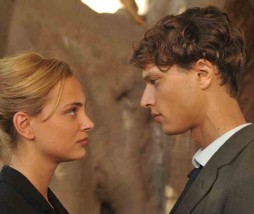 Fotograma de 'Lo que el día debe a la noche'