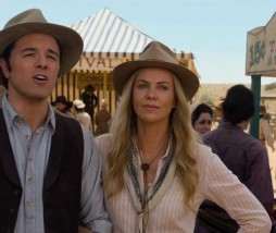 Seth MacFarlane y Charlize Theron en Mil maneras de morder el polvo